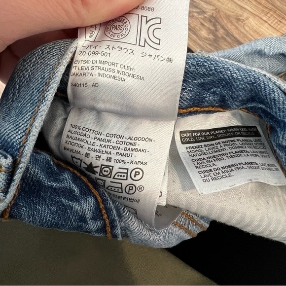 Levis High Rise Wedgie Short in Buena Vista Light - Picture 13 of 13